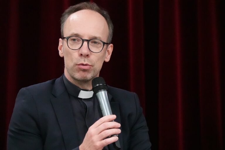 Prest Christoffer Solbakken fra Groruddalen kirke